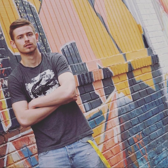 Meet your Posher, Brenton,Instagram:@everythingvtg - Picture 2 of 3